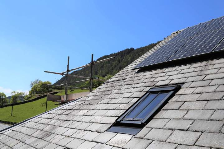 Installation de fenêtre de toit Attigny